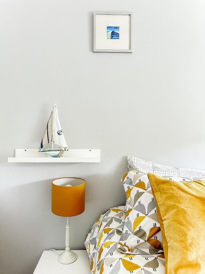 Beautiful Apartment In Guildford With Parking Send Exterior foto