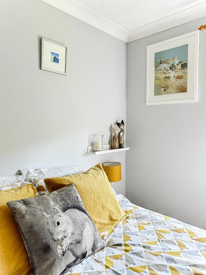 Beautiful Apartment In Guildford With Parking Send Exterior foto