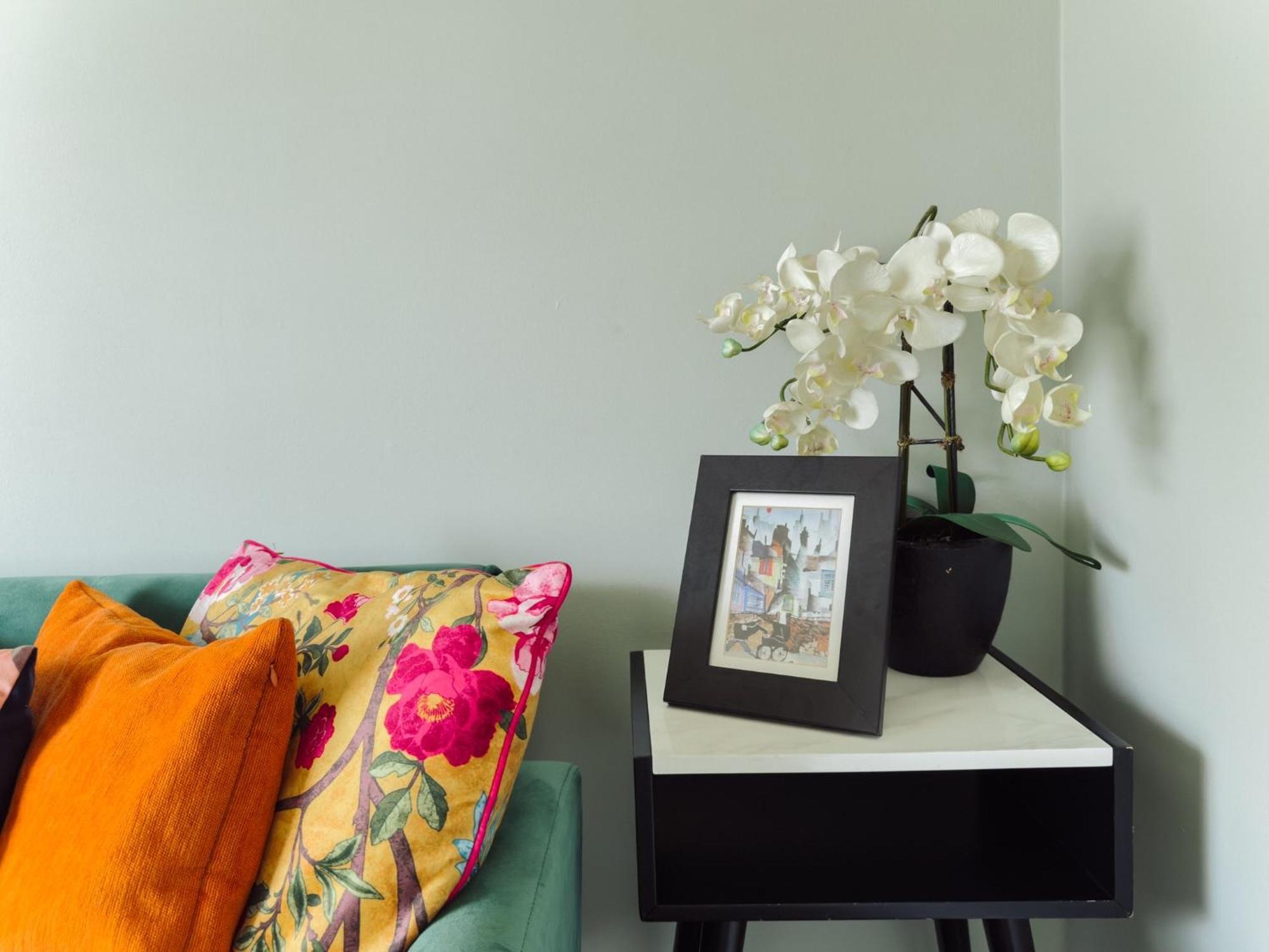 Beautiful Apartment In Guildford With Parking Send Exterior foto