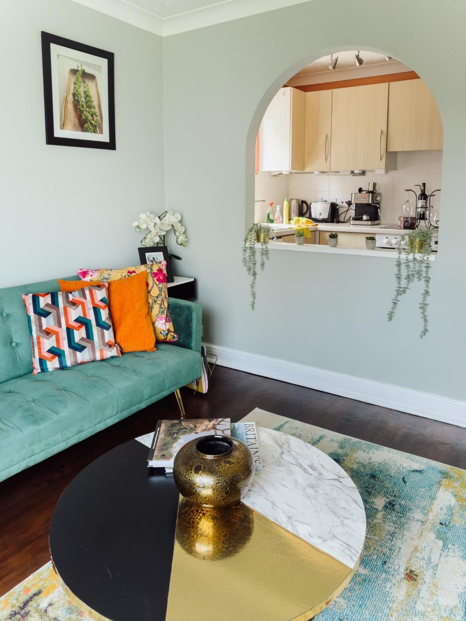 Beautiful Apartment In Guildford With Parking Send Exterior foto