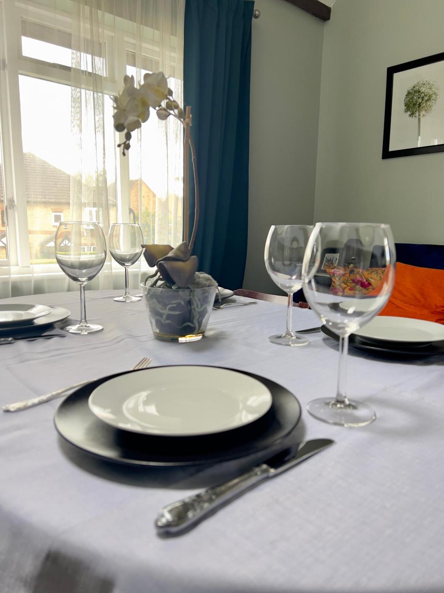 Beautiful Apartment In Guildford With Parking Send Exterior foto