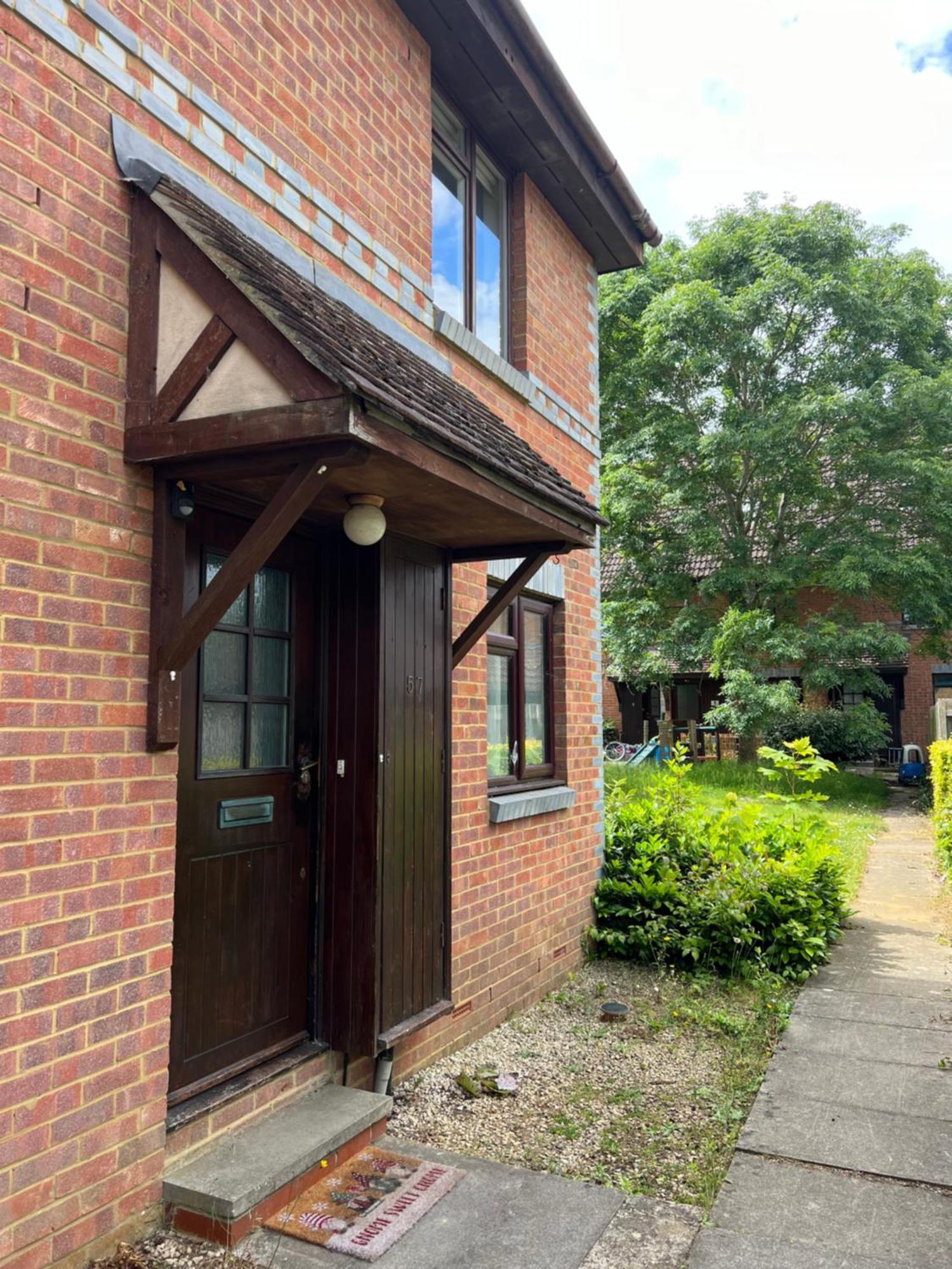 Beautiful Apartment In Guildford With Parking Send Exterior foto